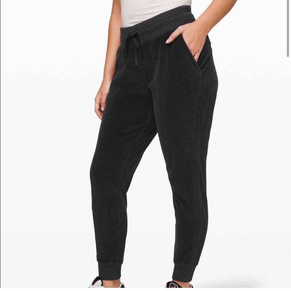 Lululemon velour joggers size 6